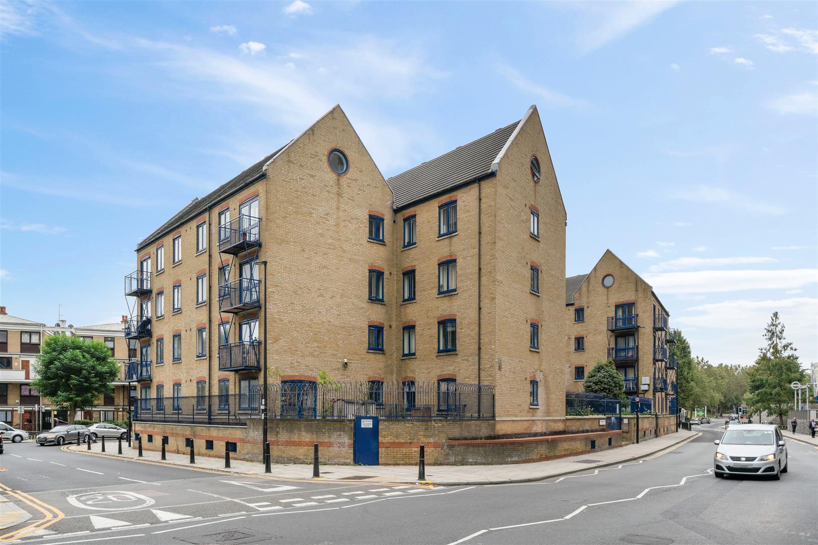 Peninsula Court, Canary Wharf